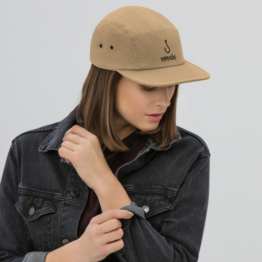 Five Panel Sand hooked strapback